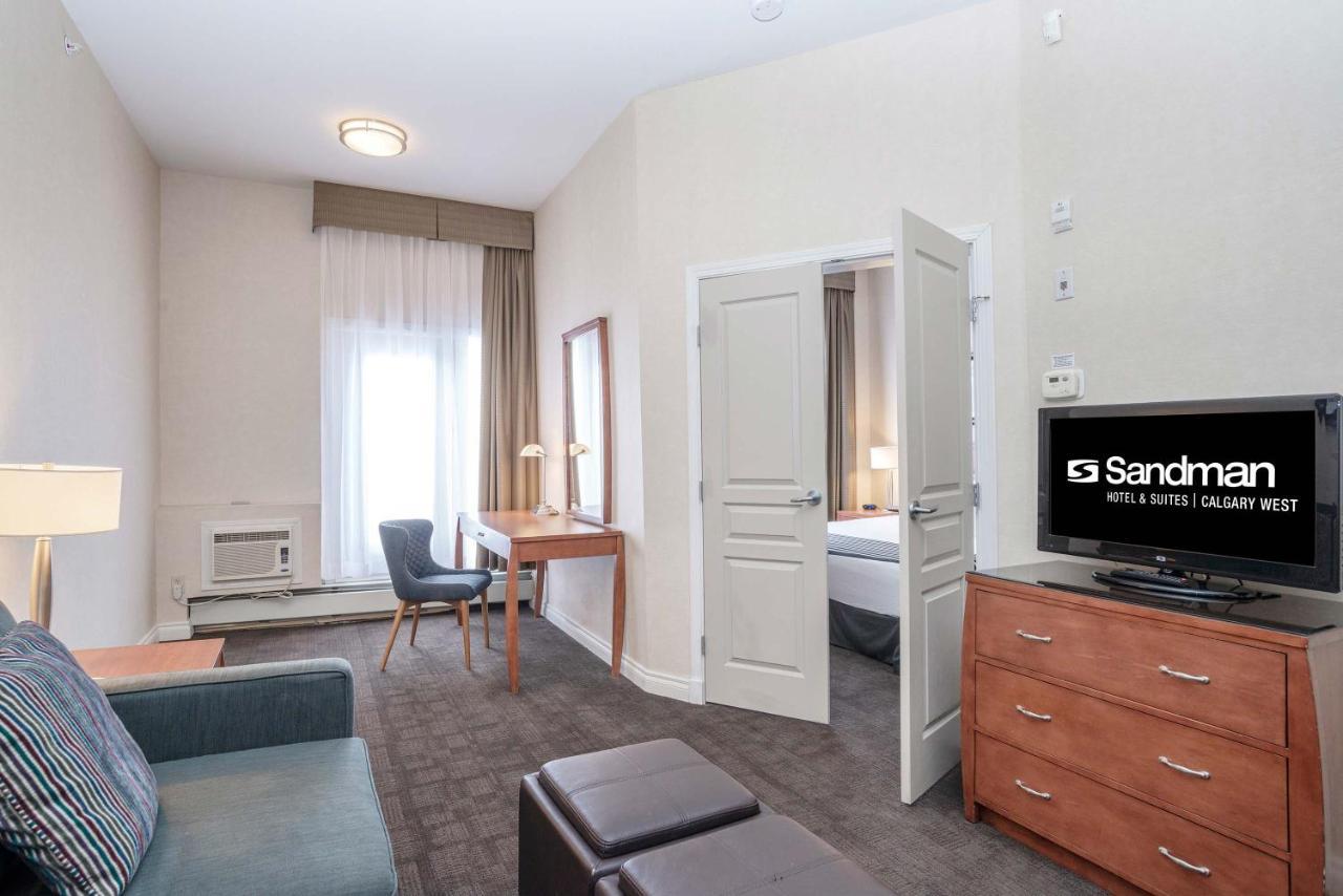 Sandman Hotel & Suites Calgary West Exterior photo