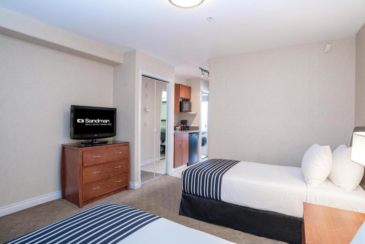 Sandman Hotel & Suites Calgary West Exterior photo