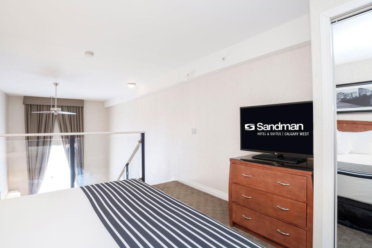 Sandman Hotel & Suites Calgary West Exterior photo
