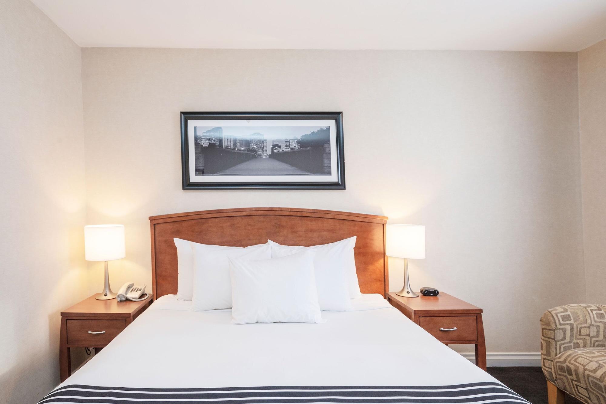 Sandman Hotel & Suites Calgary West Exterior photo